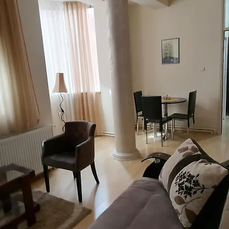 アパート Jabuka パラチン